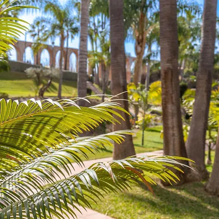 Palmas 4b Oasis Апартаменти *